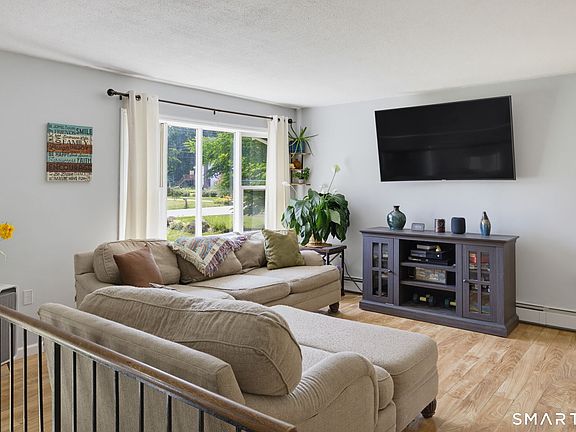 5th image of 25 Hillcrest Heights