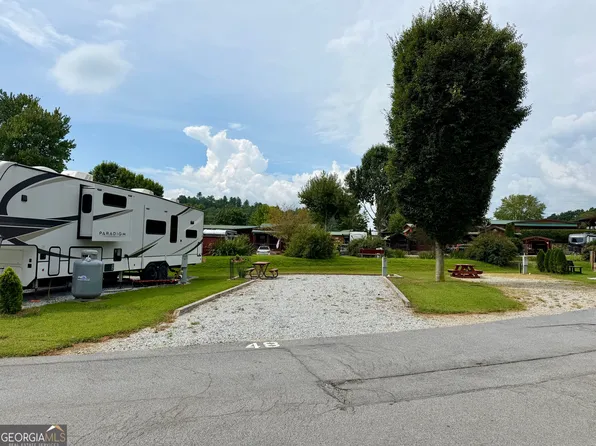 48 Newmar Ct, Dillard, GA 30537