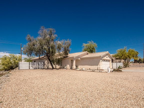 3rd image of 2675 Smoketree Ave N