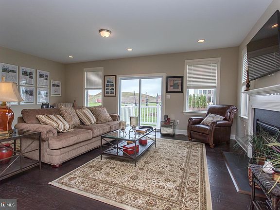4th image of 761 Idlewyld Dr