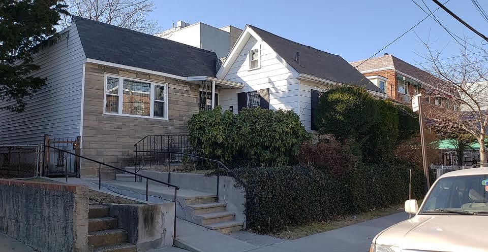 2nd image of 940 E 229th St #1