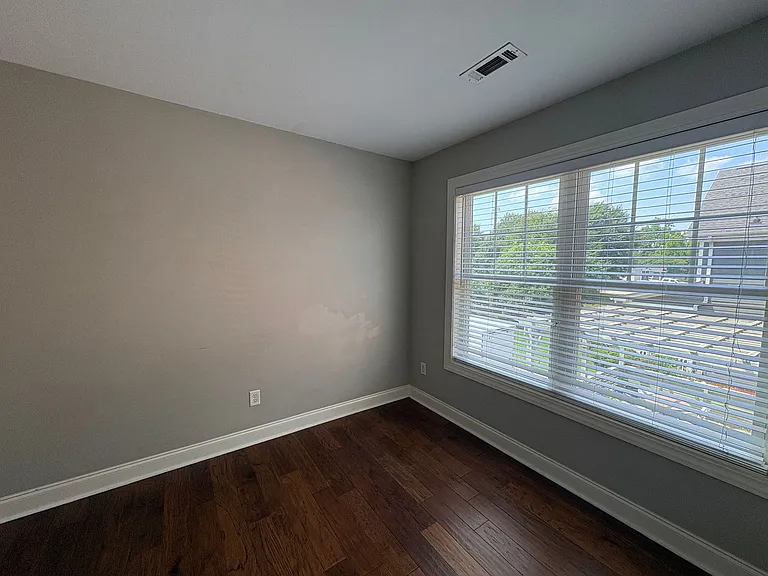 210 Anderson St — Photo 10