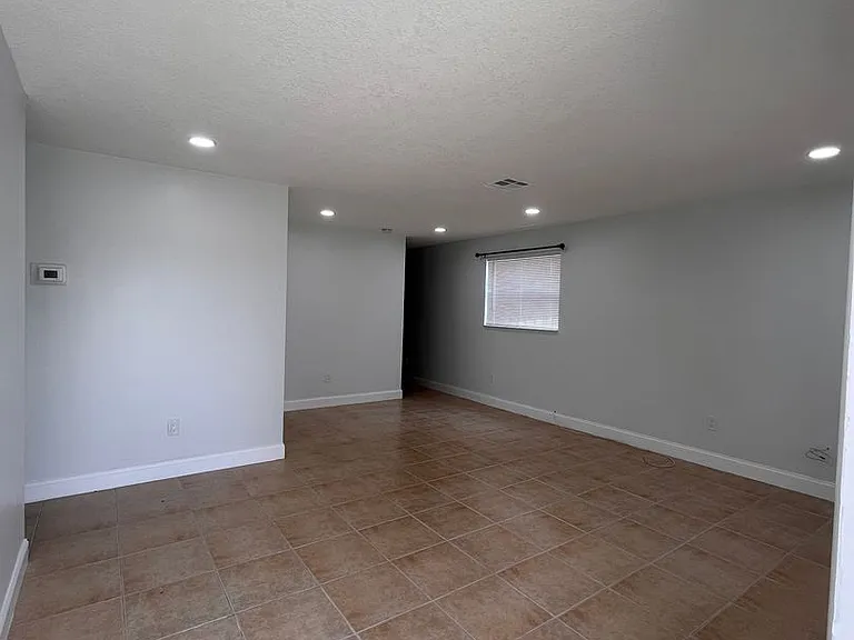 520 46th St #522 — Photo 2