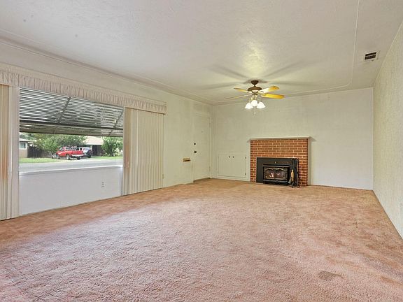 5th image of 1012 Woodrow St