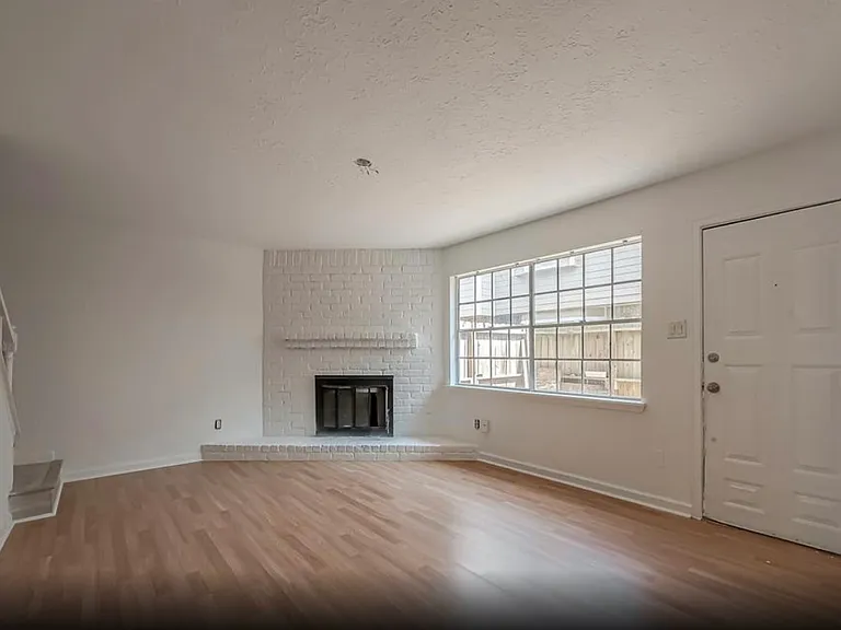 3806 Willow Springs Ln — Photo 5