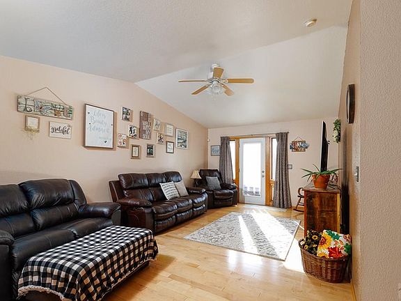 3rd image of 11 Towerbridge Ct Unit A