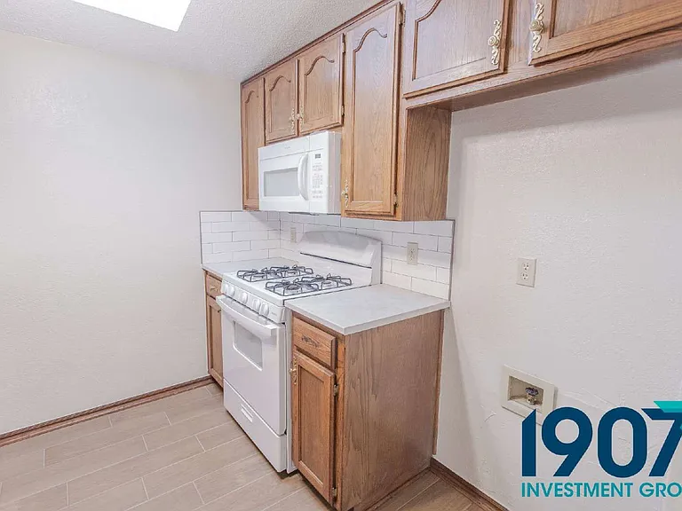 2102 Briarcliff Dr — Photo 12