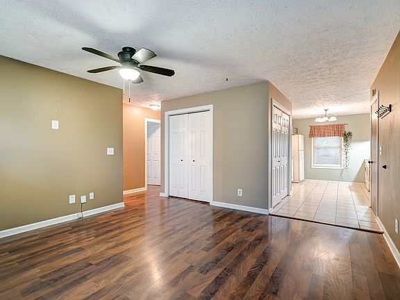 3rd image of 614 Watersonway Cir
