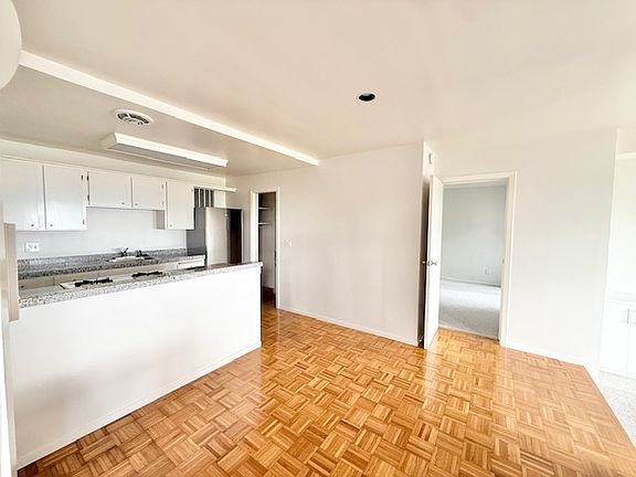 3rd image of 615 Connecticut St