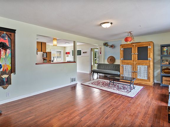 3rd image of 717 Speedway Ave