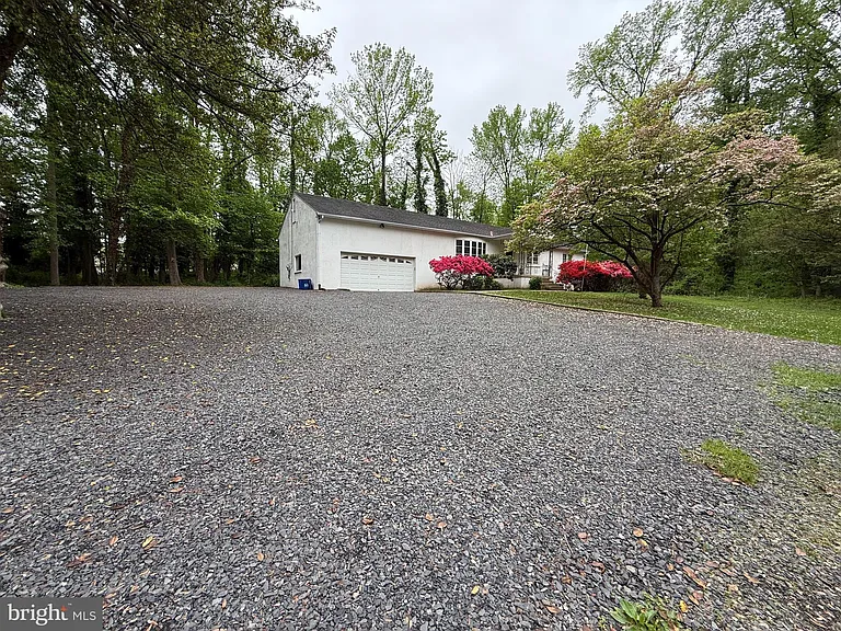 2392 E Ave — Photo 2
