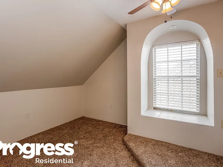 1862 Towson Ln — Photo 14