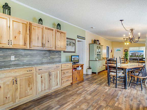 3rd image of 122 Five Oaks Dr
