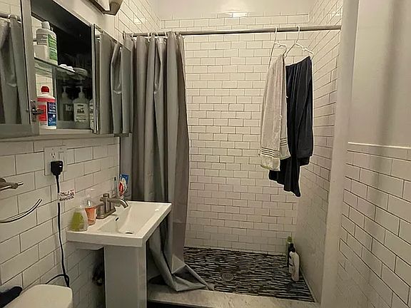 5th image of 166 Suffolk St #D