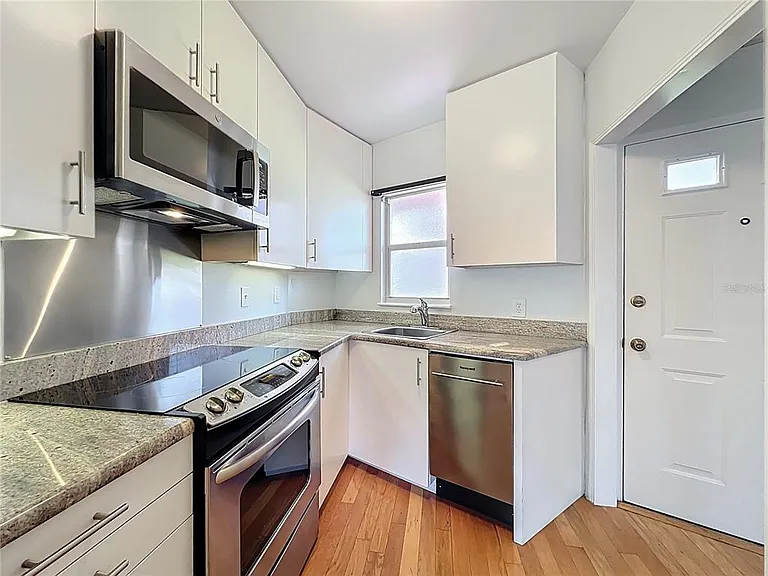 640 N Park Ave #4 — Photo 9