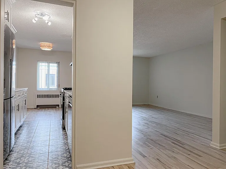 570 Whitney Ave — Photo 7