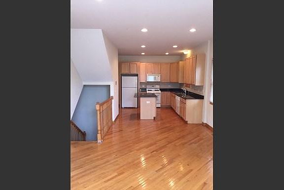 2nd image of 1103 W Cornelia Ave #2F