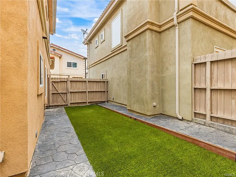 14026 Lemoli Ave — Photo 28