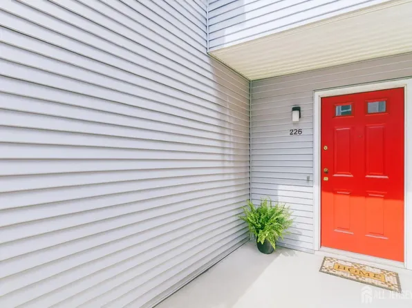 226 Bexley Ln, Piscataway, NJ 08854