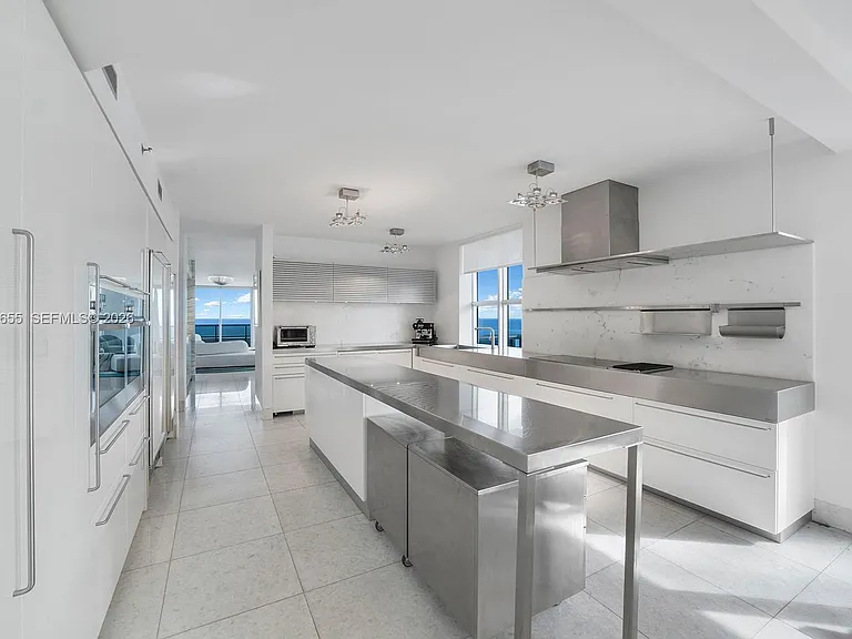 5801 Collins Ave #1200 — Photo 14