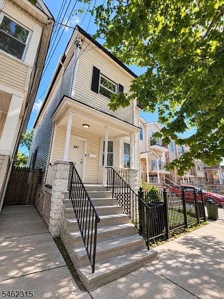 3 bed, 1.0 bath, $2,400 — Photo 1
