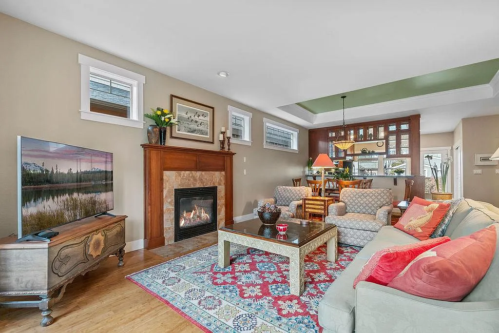 3 bed, 2520 sqft, $4,500 — Photo 3