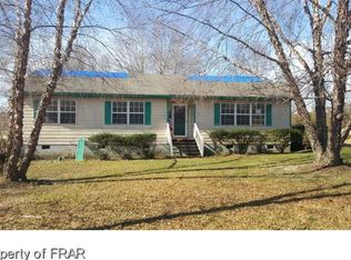 909 Old Fayetteville Rd, Salemburg, NC 28385