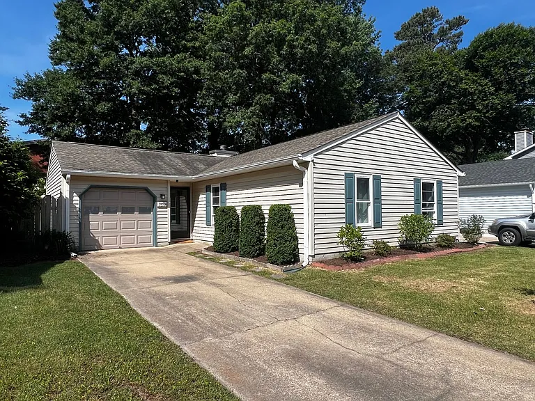 1594 Hummingbird Ln — Photo 1
