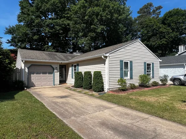 1594 Hummingbird Ln, Virginia Beach, VA 23454