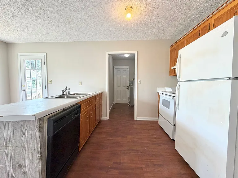 401 Old Glory Ln — Photo 5
