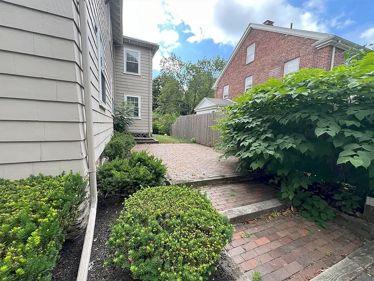 19 Maple St #19 — Photo 17