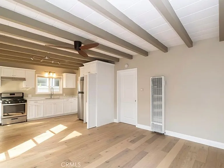 225.5 Marguerite Ave — Photo 2