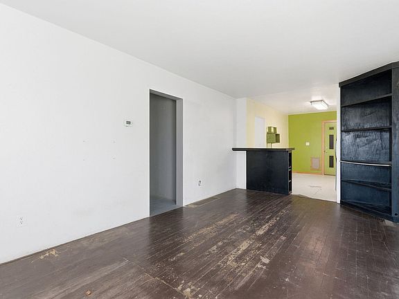 4th image of 1313 E Walton Ave