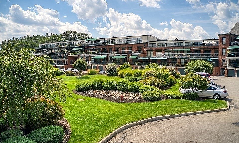 Hatters Point Main View
