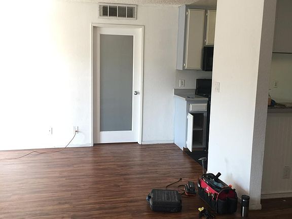 2nd image of 5320 Whitsett Ave APT 2