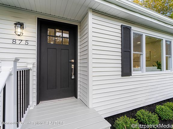 4th image of 875 Egret Drive