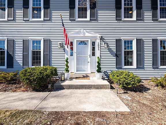 2nd image of 1095 Ridge ROAD