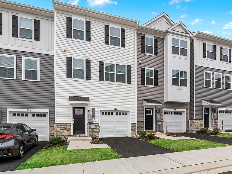 Fieldside Grande Apartments & Townhomes — Photo 45