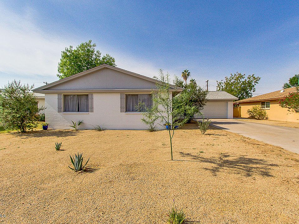 2nd image of 1213 E La Jolla Dr