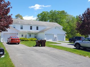 19 Marsdale Ct, Selkirk, NY 12158