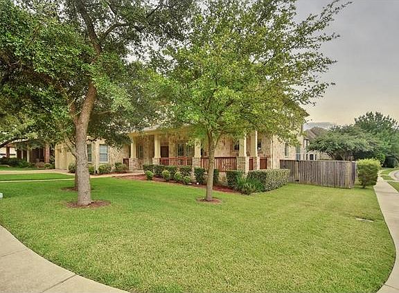 2nd image of 1501 Lake Forest Cv