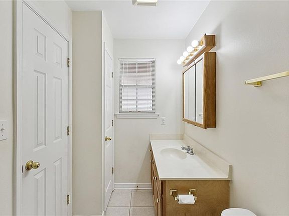 3rd image of 6209 Catina St