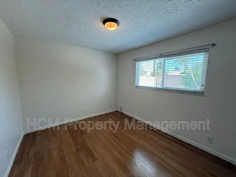 3 bed, 2.0 bath, 1314 sqft, $4,500 — Photo 2