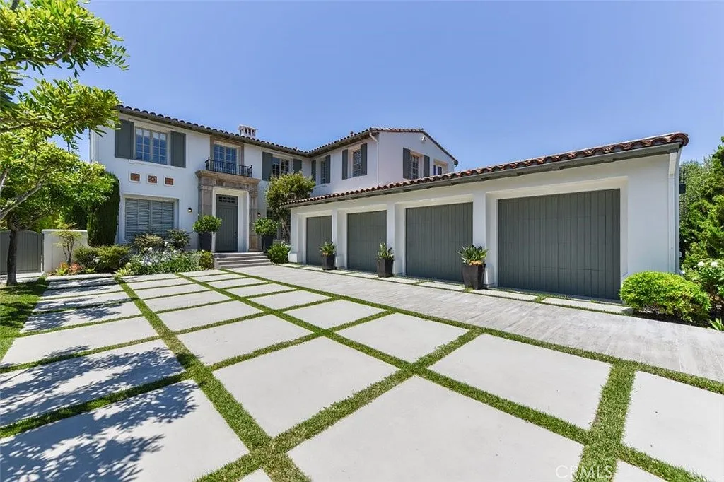 5 bed, 5.5 bath, 4805 sqft, $29,000 — Photo 3