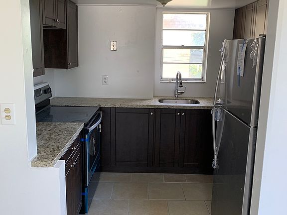 Brand new kitchen. Stainless steel appliances and granite countertops.