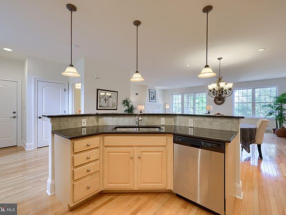 5th image of 105 Foxgate Ct