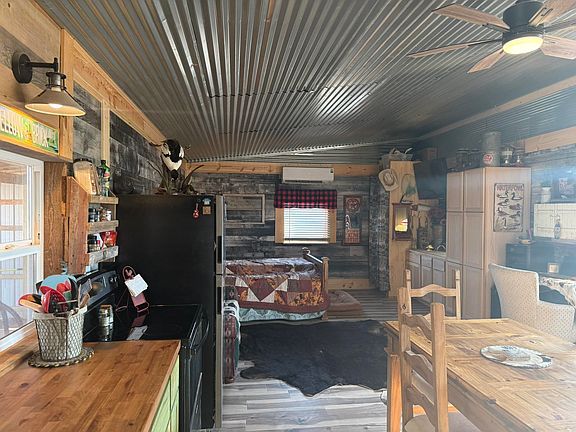 4th image of 27199 Wind Cave Rd