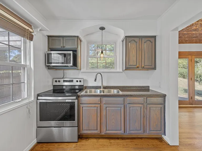 1377 Collinsdale Ave — Photo 11