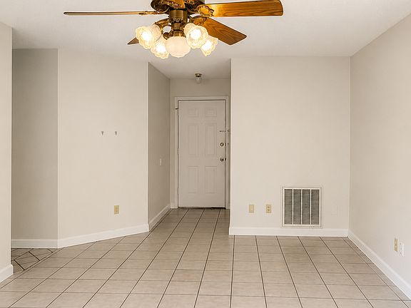 2nd image of 140 Royal Cir