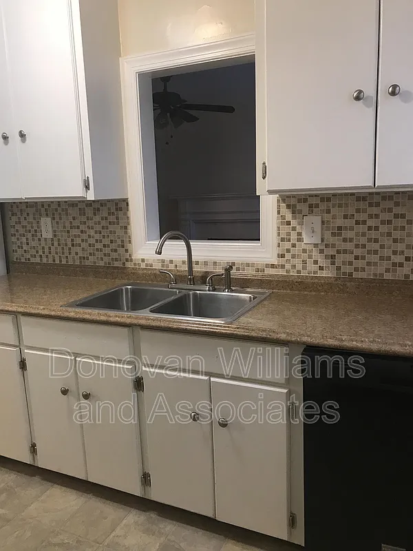 2 bed, 1.0 bath, 1064 sqft, $2,200 — Photo 4